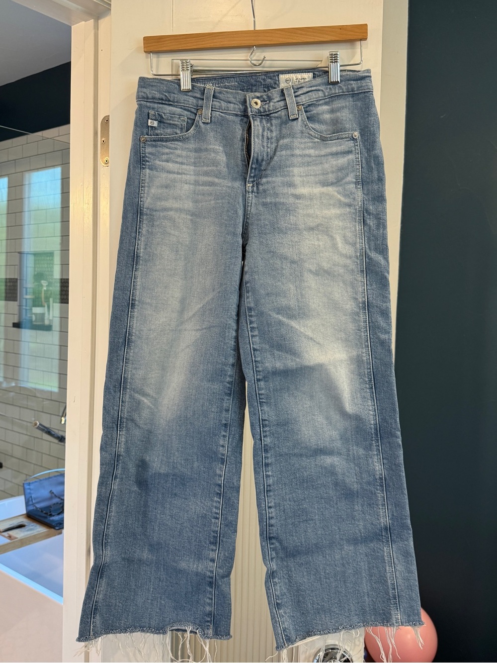 AG Saige Wide Leg Crop Size 25 (runs large)